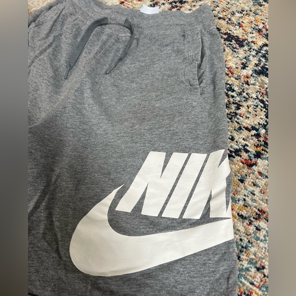 Boys Nike Shorts - Picture 5 of 5